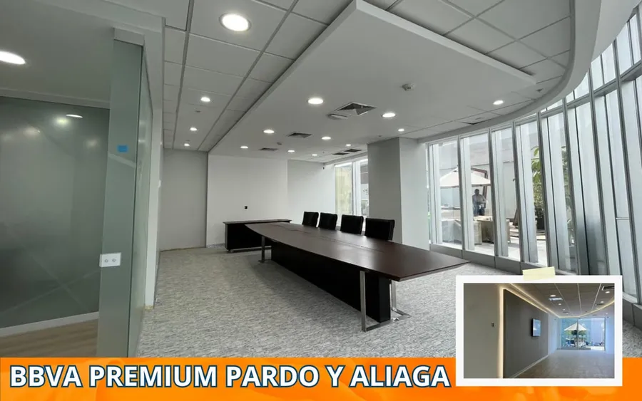 Sala de reuniones de la agencia BBVA Premium de Pardo y Aliaga remodelada por GDS Infraestructura