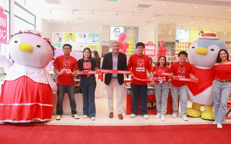 Interior de la tienda Miniso del centro comercial Portal F Pizarro, Trujillo, implementada por GDS Infraestructura